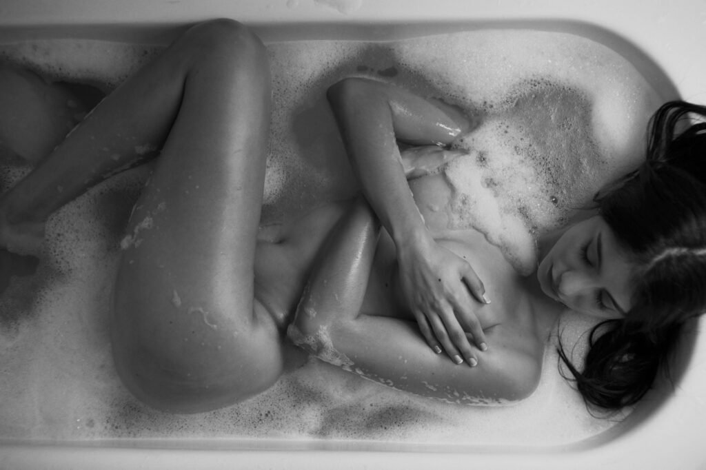 Black and white boudoir photo of a woman relaxing in a bubble bath, by Felipe Restrepo — boudoir photography in Palm Beach and Miami by Felipe Restrepo